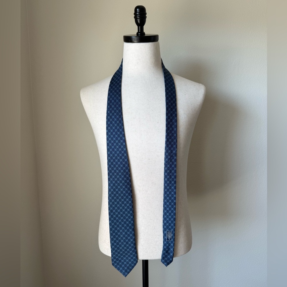 Gucci GG Navy Blue Silk Tie Like New - Picture 4 of 11